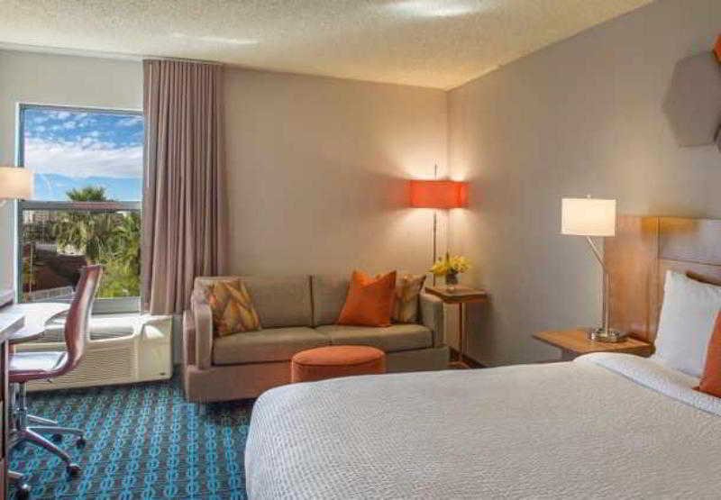 Fairfield Inn Las Vegas Convention Center Екстериор снимка