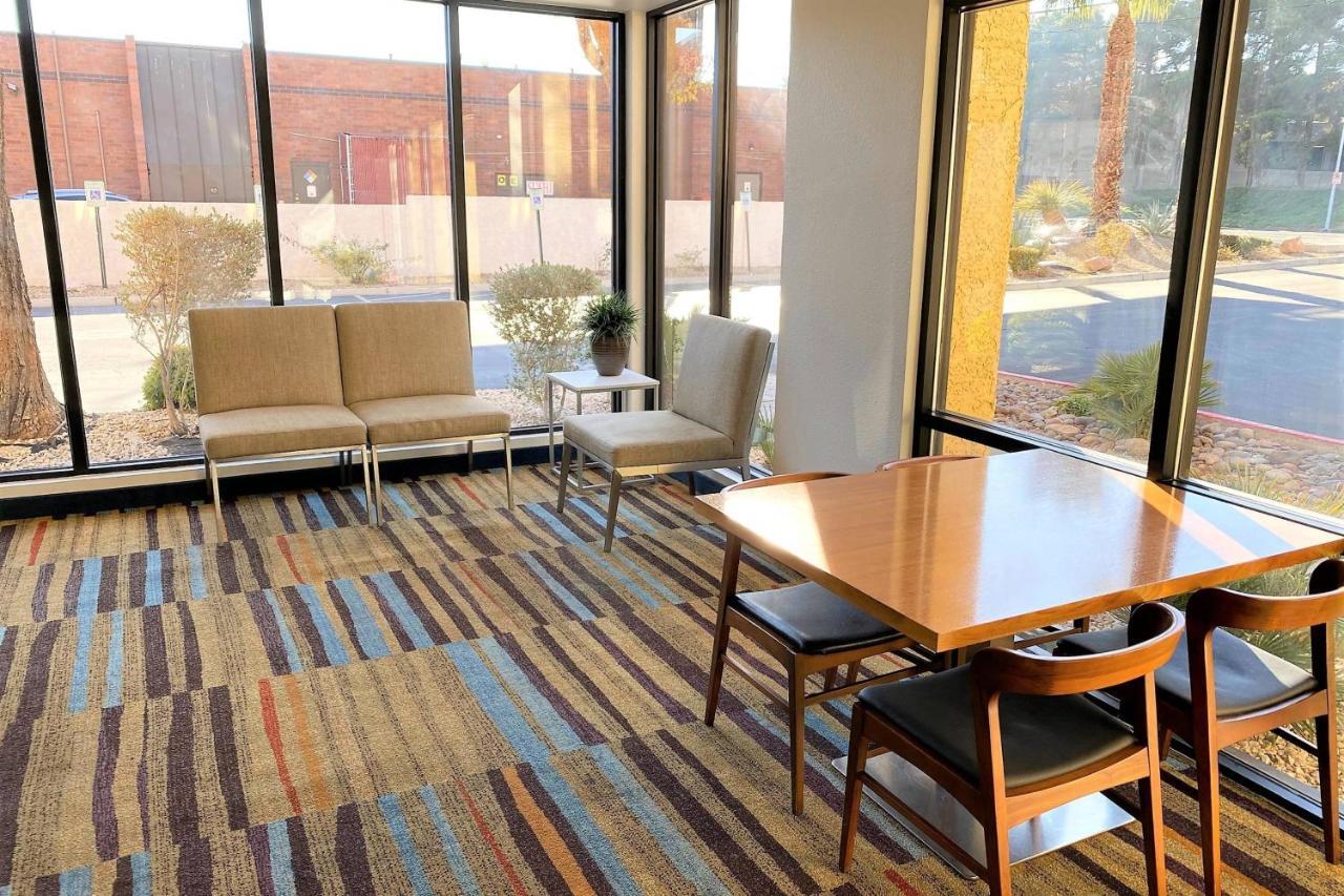 Fairfield Inn Las Vegas Convention Center Екстериор снимка