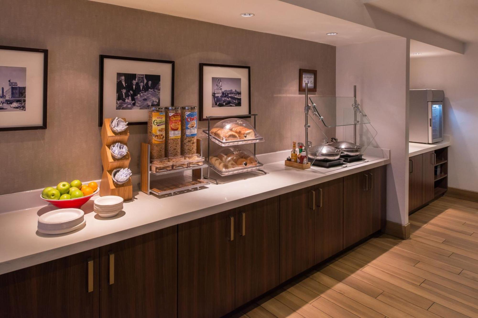 Fairfield Inn Las Vegas Convention Center Екстериор снимка
