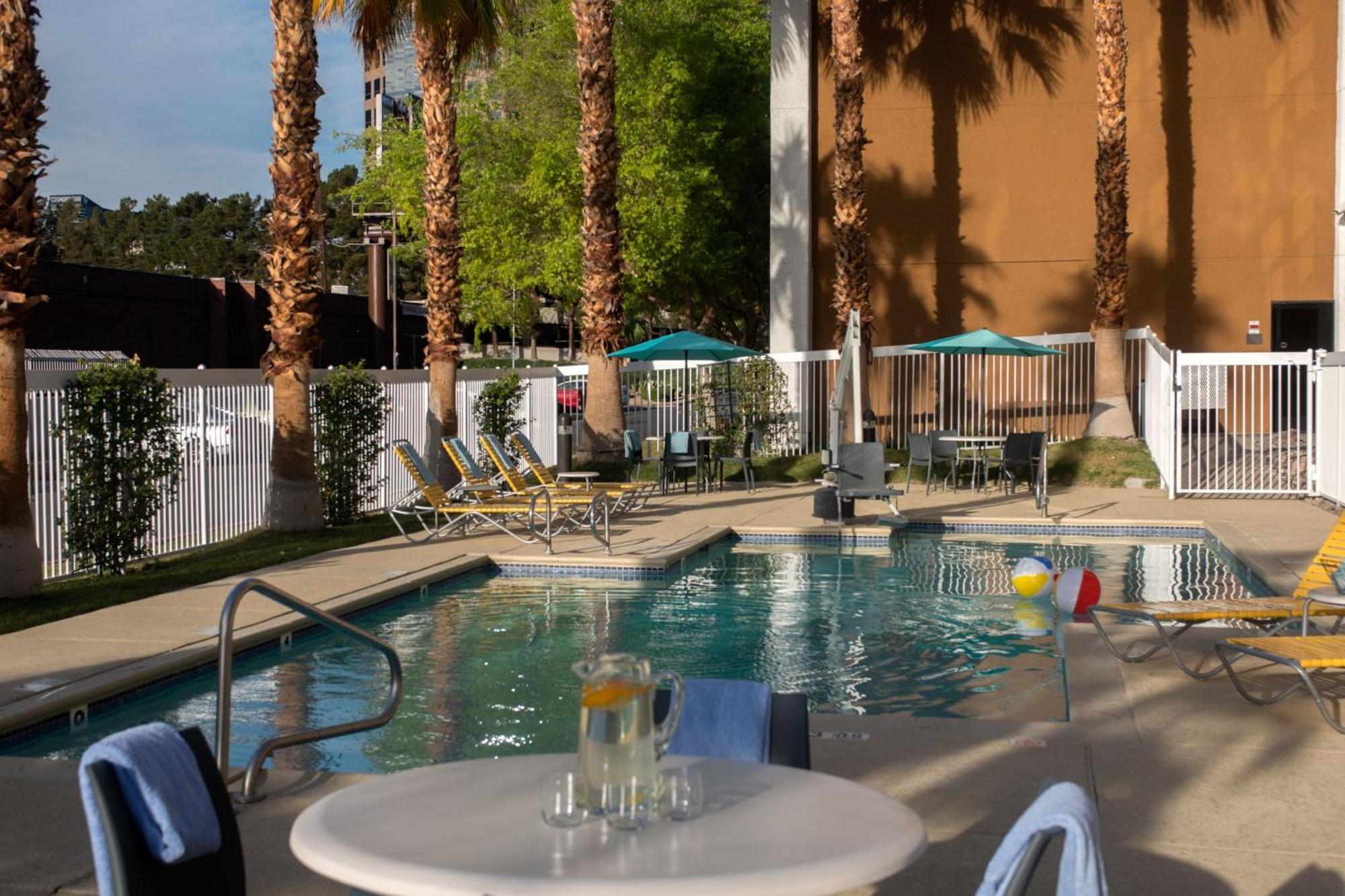 Fairfield Inn Las Vegas Convention Center Екстериор снимка