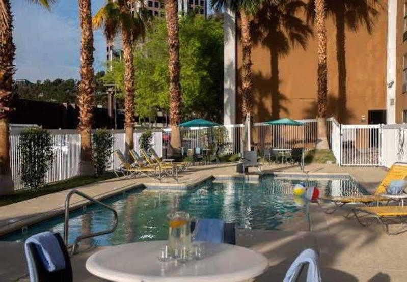 Fairfield Inn Las Vegas Convention Center Екстериор снимка
