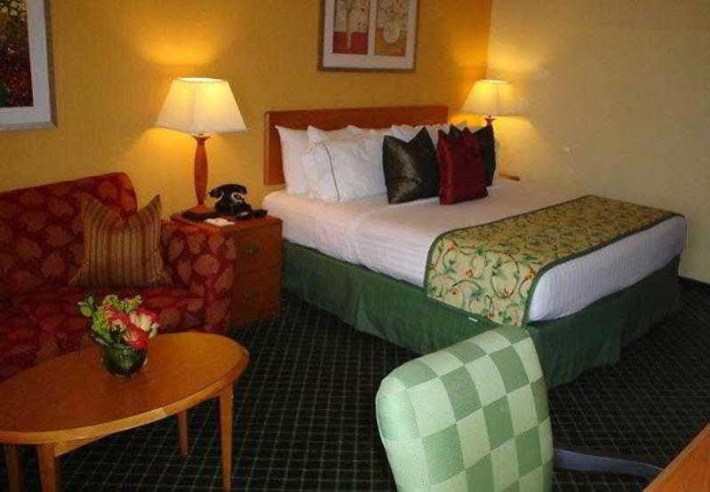 Fairfield Inn Las Vegas Convention Center Екстериор снимка